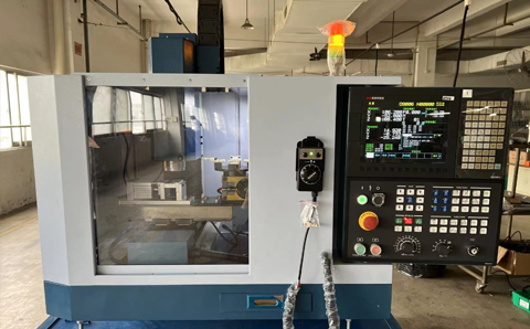 廣東先導VMC220 微型數(shù)控加工中心、桌面教學用數(shù)控機床，功能加大，四軸聯(lián)動